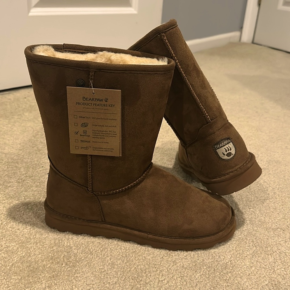 BearPaw Elle short - hickory
NWT- size 10